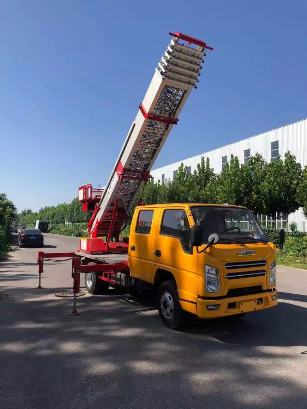 惠安县附近的云梯车出租服务：轻松解决高空作业需求